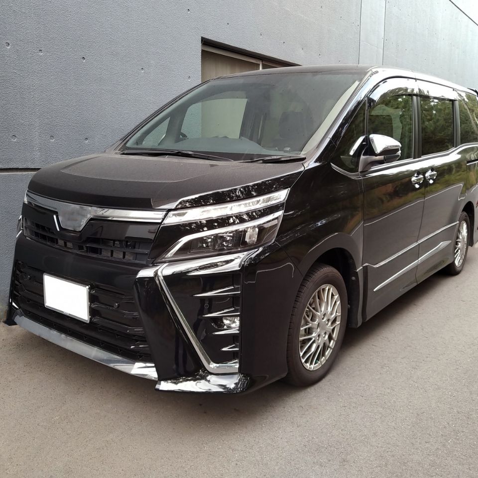 相模原家族葬が相模原市で搬送用の黒いワゴン車を病院へ迎えに行く準備をしている